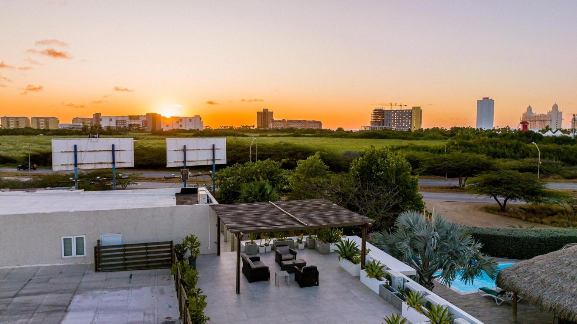Koyari Modern Condos 9Br 7Ba Sleeps 26 W/ Pool And Roof Deck パームビーチ エクステリア 写真