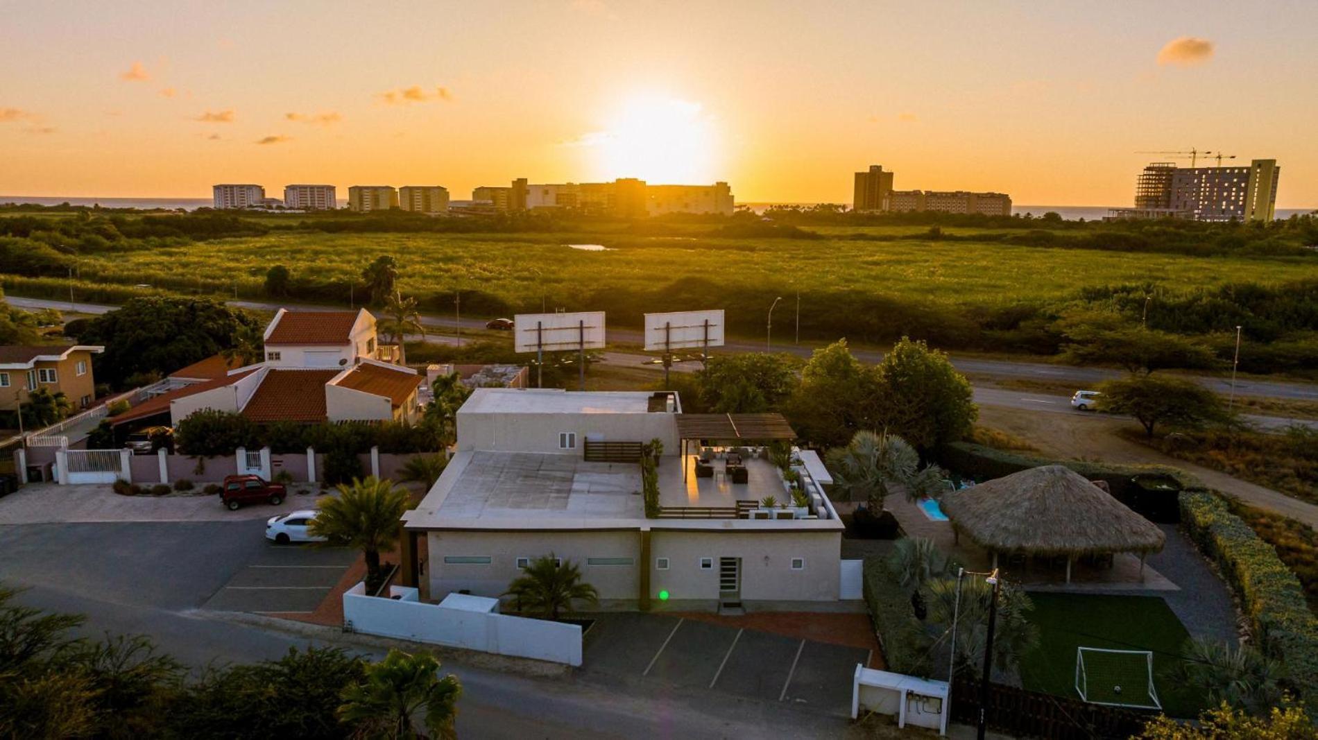 Koyari Modern Condos 9Br 7Ba Sleeps 26 W/ Pool And Roof Deck パームビーチ エクステリア 写真