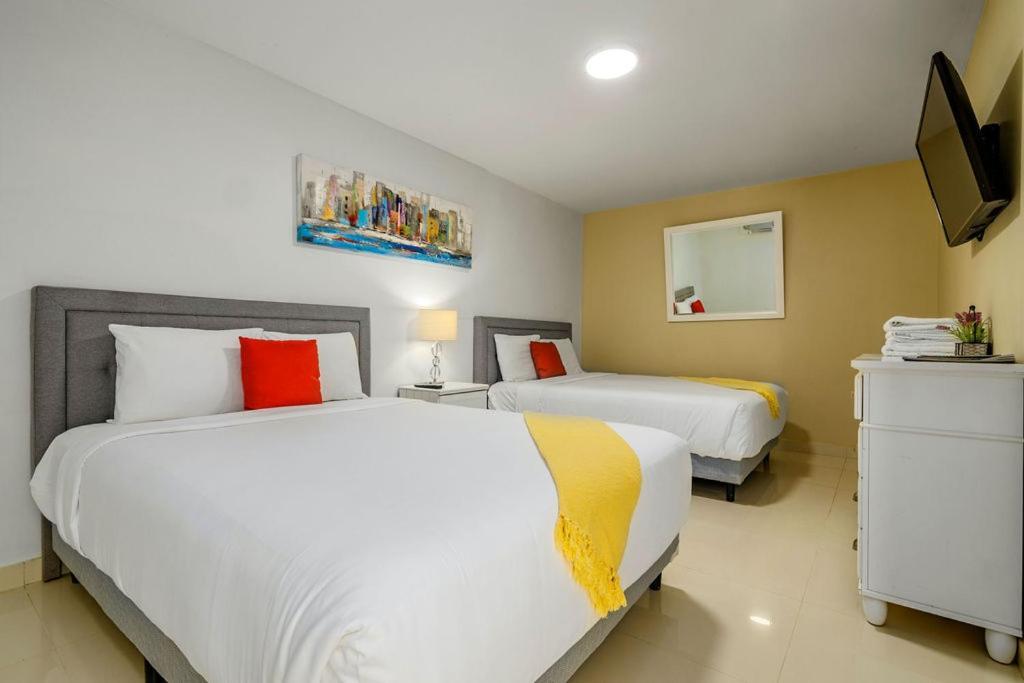 Koyari Modern Condos 9Br 7Ba Sleeps 26 W/ Pool And Roof Deck パームビーチ エクステリア 写真