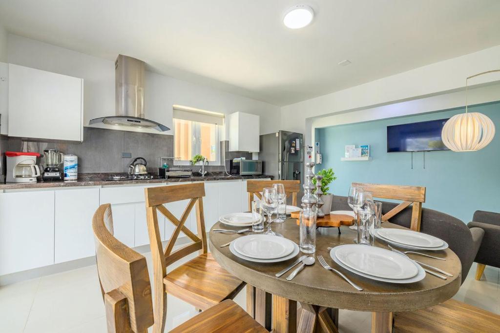 Koyari Modern Condos 9Br 7Ba Sleeps 26 W/ Pool And Roof Deck パームビーチ エクステリア 写真