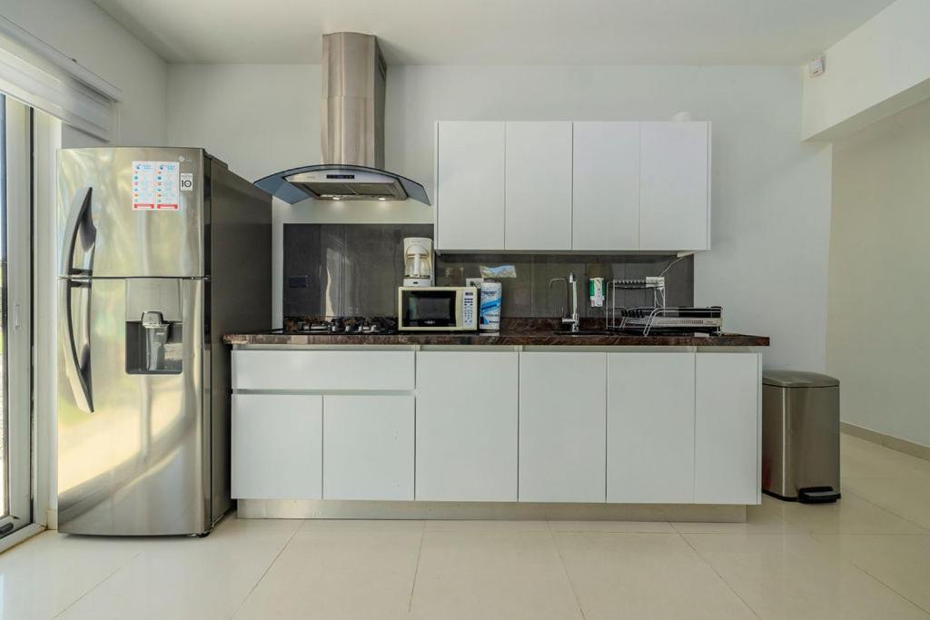 Koyari Modern Condos 9Br 7Ba Sleeps 26 W/ Pool And Roof Deck パームビーチ エクステリア 写真