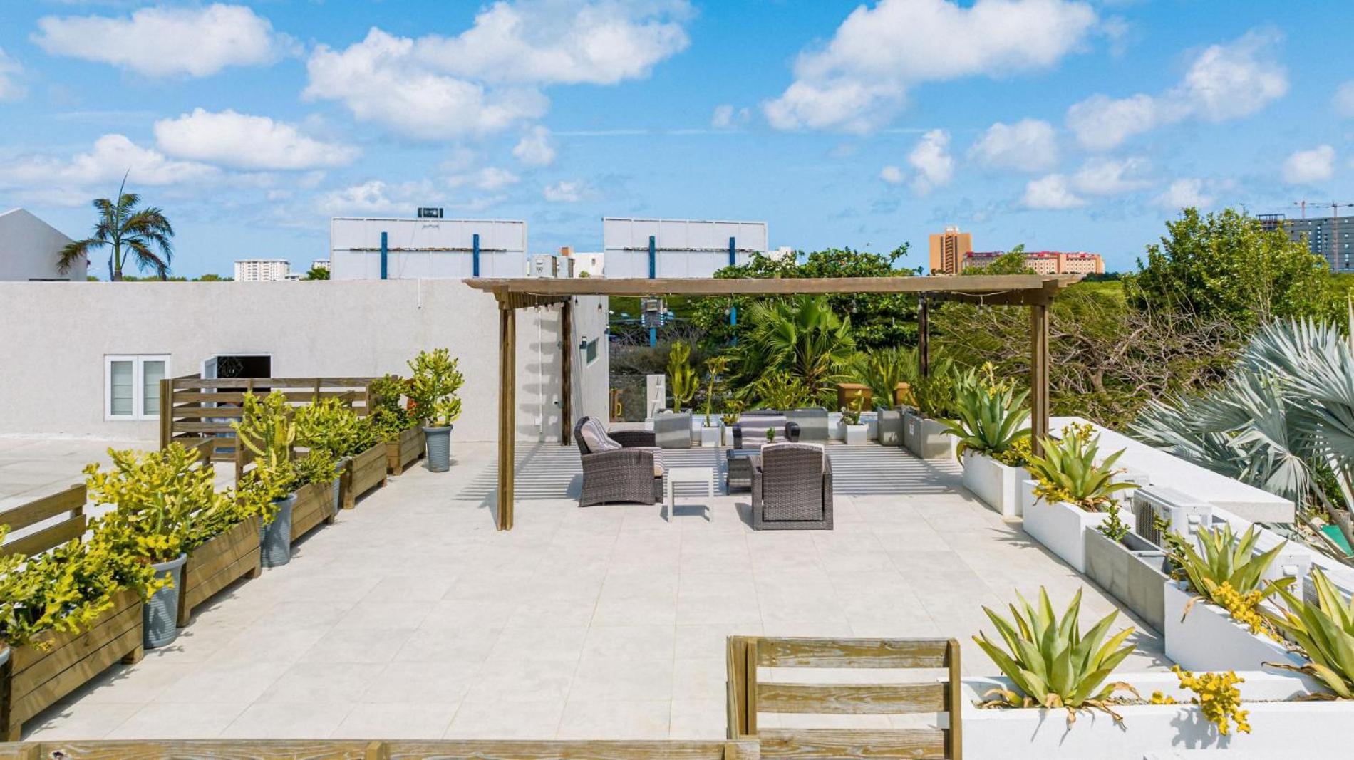 Koyari Modern Condos 9Br 7Ba Sleeps 26 W/ Pool And Roof Deck パームビーチ エクステリア 写真