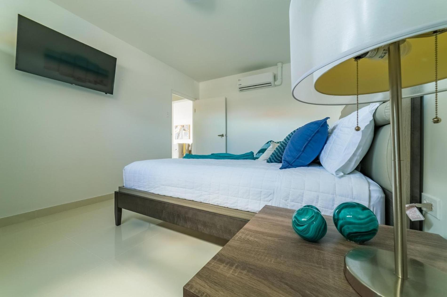 Koyari Modern Condos 9Br 7Ba Sleeps 26 W/ Pool And Roof Deck パームビーチ エクステリア 写真