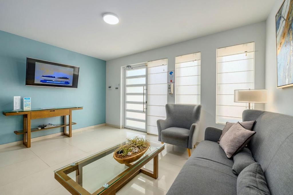 Koyari Modern Condos 9Br 7Ba Sleeps 26 W/ Pool And Roof Deck パームビーチ エクステリア 写真