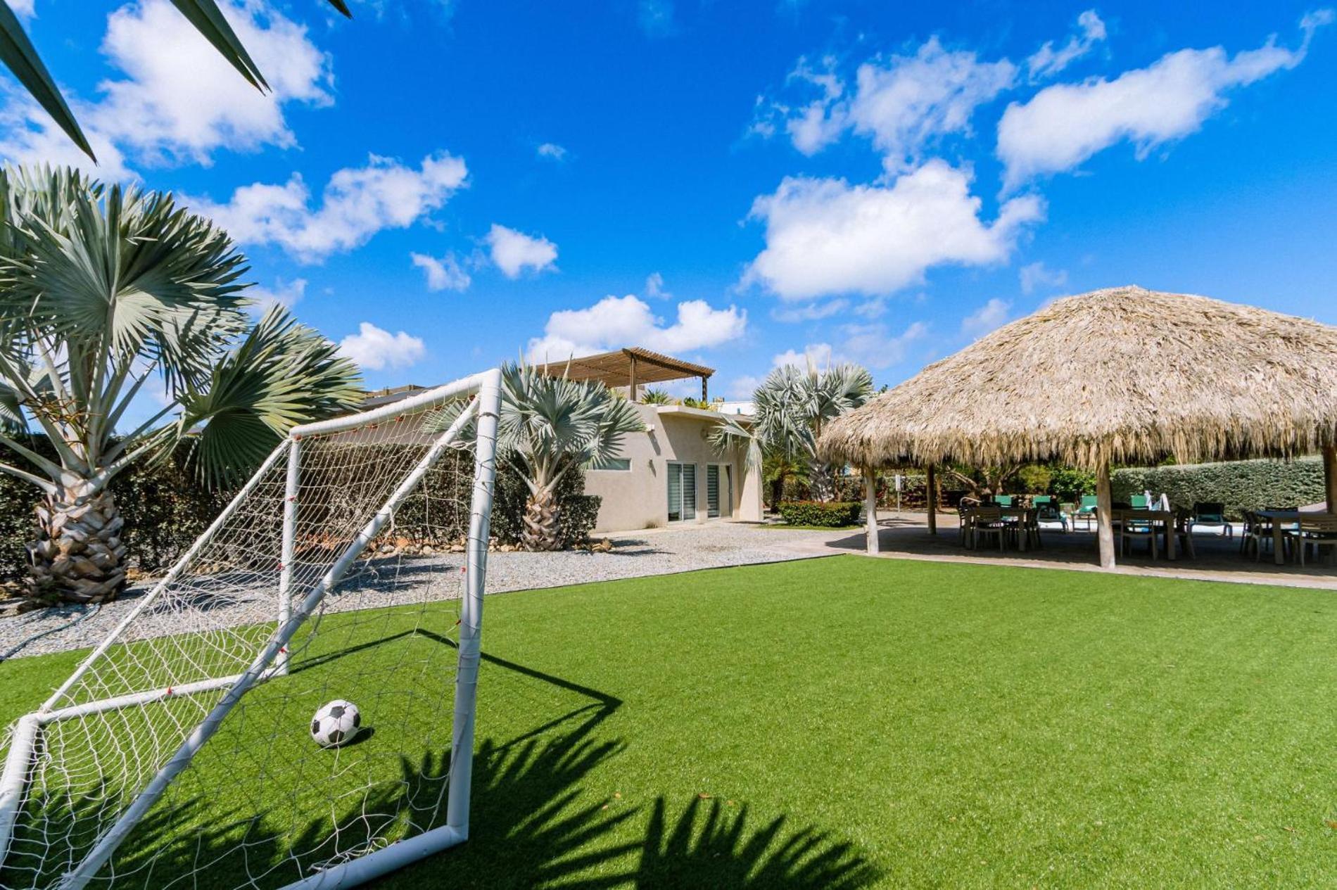 Koyari Modern Condos 9Br 7Ba Sleeps 26 W/ Pool And Roof Deck パームビーチ エクステリア 写真