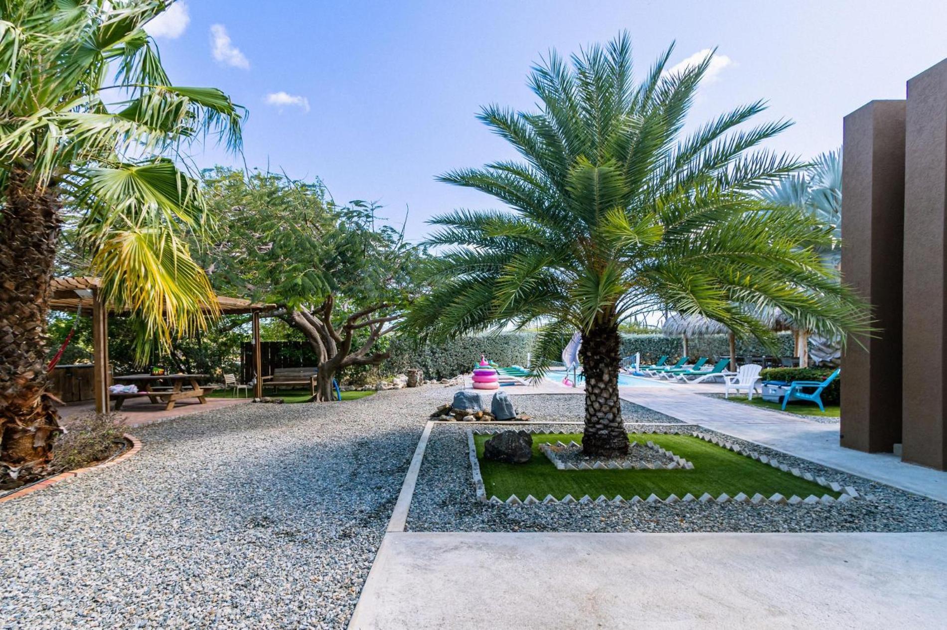 Koyari Modern Condos 9Br 7Ba Sleeps 26 W/ Pool And Roof Deck パームビーチ エクステリア 写真